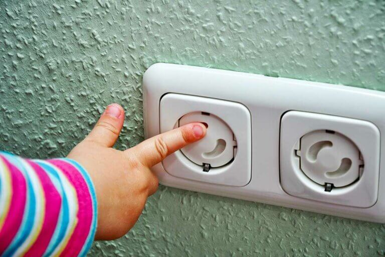 Kindersicherungen für Steckdosen